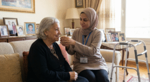 مكتب جليسات مسنين بالمنزل